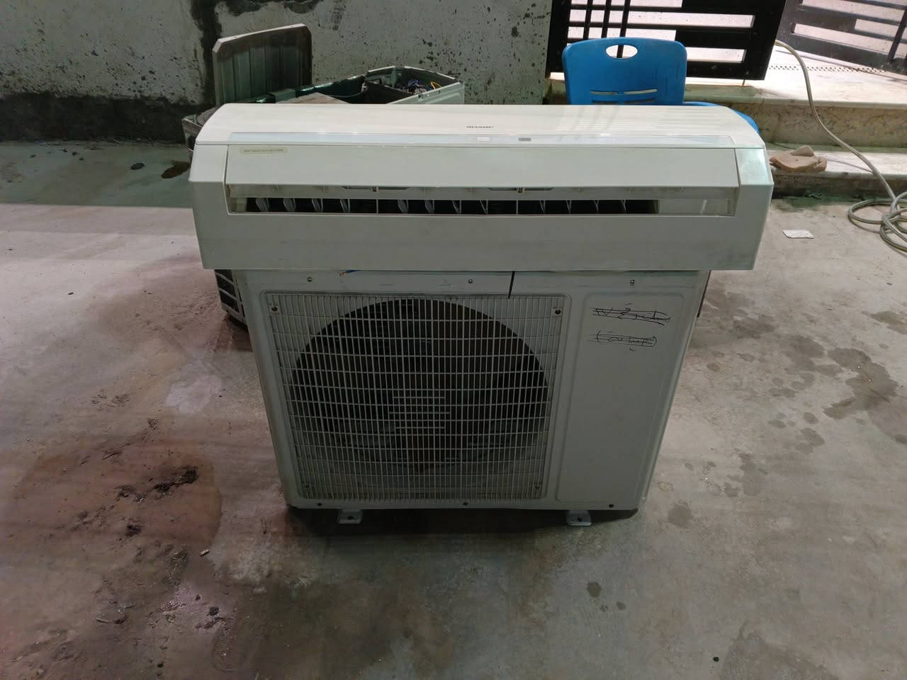 السلام عليكم
سبلت للبيع شارب 2طن بلادي ما ملعوب بي 
انتاج شركت توسوت 
ملحقات بوري جديد واير جديد ريمون بلاد قاعده بلاديه
مكاني الدوره 
السعر 400 وبي مجال
***********
***********
