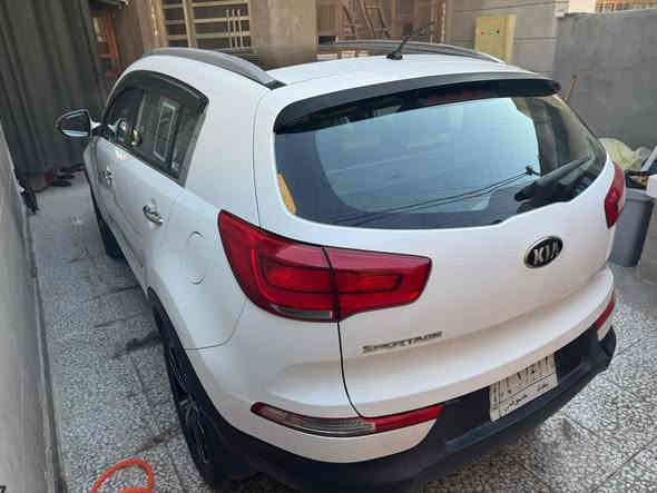 السلام عليكم سبورتج 2017 خليجي فور ويل
 محرك 2400سلايد روف سياره جديده ماشية 104 حقيقي
 بيها طخه بخشم البنيد سطحيه ومصلحه ومصبوغه ع كدها والباقي مكفول اني مكلف بالنشر
رقم صاحبها *********** 
سعرها 170 وبيها مجال
