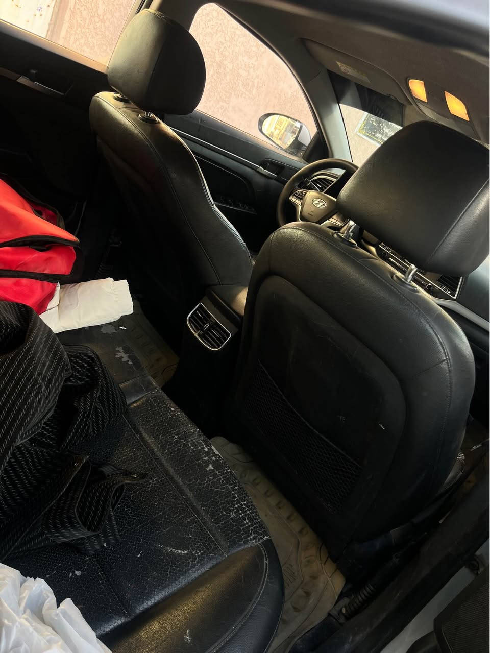 السلام عليكم النترا 2017 وارد كوري افانتي نص مواصفات لون رصاصي صبغ نص الجاملغ الخلفي بالدور والعتبة فقط سيارة جاهزة من كلشي مكينة وكير وتبريد داخل اسود محرك 1600gdi بدون دوانز ماشية 170 الف كيلو رقم سليمانية الدولي سعرها 114 
رقمي *********** النجف, العراق
