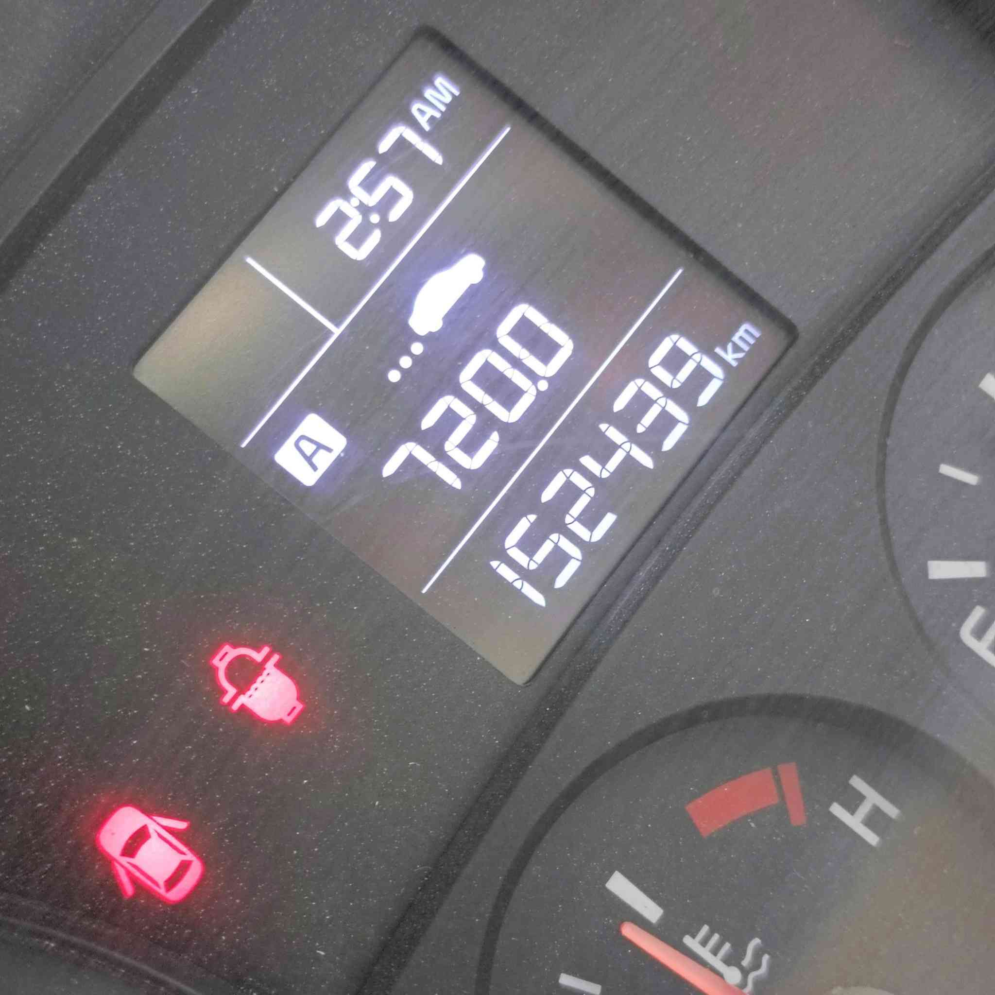 السلام عليكم سياره للبيع موديل 2020مكفوله كفاله عامه سونار تبريد تدفئه محرك كير اكسن مامفتوح رقم وسط كهربائيات شغاله محرك 2700 السعر عل اتصال *********** الشراي يتصل
