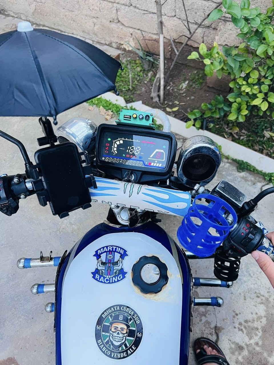 السلام عليكم دراجه سيفان موديل 2020 محدثه 2024دراجه خير من الله ماناقصها شي كلشي شغال وسعر 500 وبيها مجال شي بسيط 
***********
