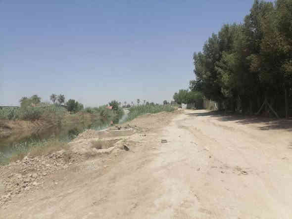 سياج PRC واشجار يحتوي علي نهر داخلي

***********
