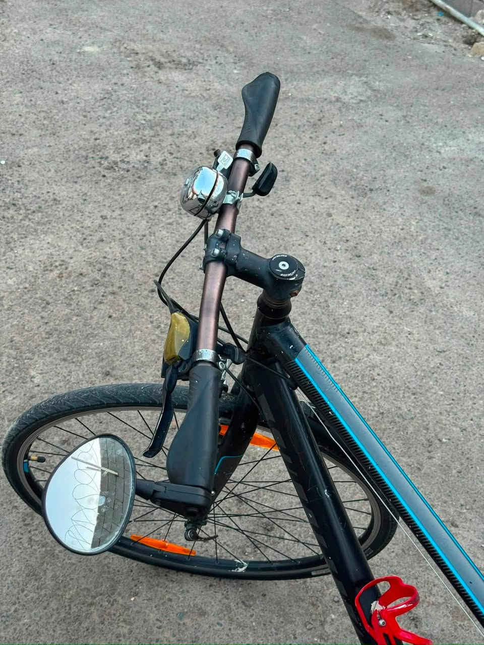 للبيع دراجتان هوائيتان بحالة ممتازة! 🚲✨
فرصة مميزة لمحبي ركوب الدراجات، معروض للبيع دراجتان مستعملتان بحالة نظيفة جداً وميكانيكياً جاهزتان للاستخدام. الدراجات سليمة تماماً، الإطارات (التايرات) بحالة ممتازة، وجميع الأجزاء تعمل بكفاءة عالية ولا تحتاج إلى أي صيانة.
تفاصيل الدراجات:
1. الدراجة الأولى: من نوع Specialized.
2. الدراجة الثانية: من نوع Bianchi.
📍 الموقع: بغداد - الكرادة.
💰 السعر:
 سعر الدراجة الواحدة: 150,000 دينار عراقي.
للمهتمين بالشراء أو الاستفسار، يرجى مراسلتي عبر الخاص.
(*********** هاتفك هنا إذا أردت)
#بيع #دراجات_هوائية #بغداد #الكرادة #Specialized #Bianchi #فرصة
