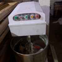 عجانه لولبيه تركي السعر مليون العنوان بغداد حي القاهره قرب  جامع الندا...
