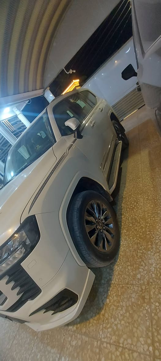 لاندكروز ٢٠٢٣ ساز بغداد
ماشية ٣٩ الف 
بيها ملاحظه جدا بسيطة 
بأسمي
تاهو ٢٠٢١ ls  وكالة المنصور كفاله عامه باسمي ماشية ١٠٥ الف 
للأستفسار / ***********
