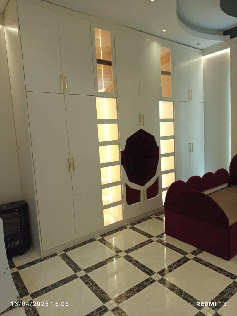 مطابخ خشب و المنیوم
واجه mdf 300
واجه hdf350
واجه balon400
علا مرمر صناعي 
إذا كوارتز ينظاف ٥٠ علا متر 
استندر ارتفاع ٢٥٠ 
إذا اكثر من ٢٥٠ ارتفاع ينظاف ٤٠٪؜ علا قياس يعني مثلا إذا كل قياس ١٠ ايصير ١٤ 
شباك ينقص ١٠٠ الف 
و إذا في دنگه مال مايكرو ينظاف نص متر 
و إذا زاويه L او ركن طويل ينظاف متر واحد 
المنيوم هيكل او خشب نفس شي بلنسبه للخشب بس مقطع سينك نشتغله pvc
0777 161 9654
