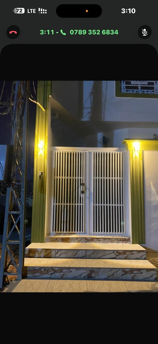 دار للبيع مساحه 100 متر طابقين مكانه نجف حي نداء منطقت 50الف مطلوب لصندوق لسكان 30 
تطلوعته 110 
لكفيل يتغير 
شغل فول 
يحتوي عله اربعه غرف وصاله واستقبال ومطبخ وصحيات 
لستفسار 
***********
