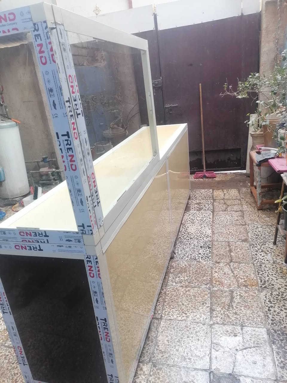 اغراض مطعم للبيع  السعر خاص
***********
