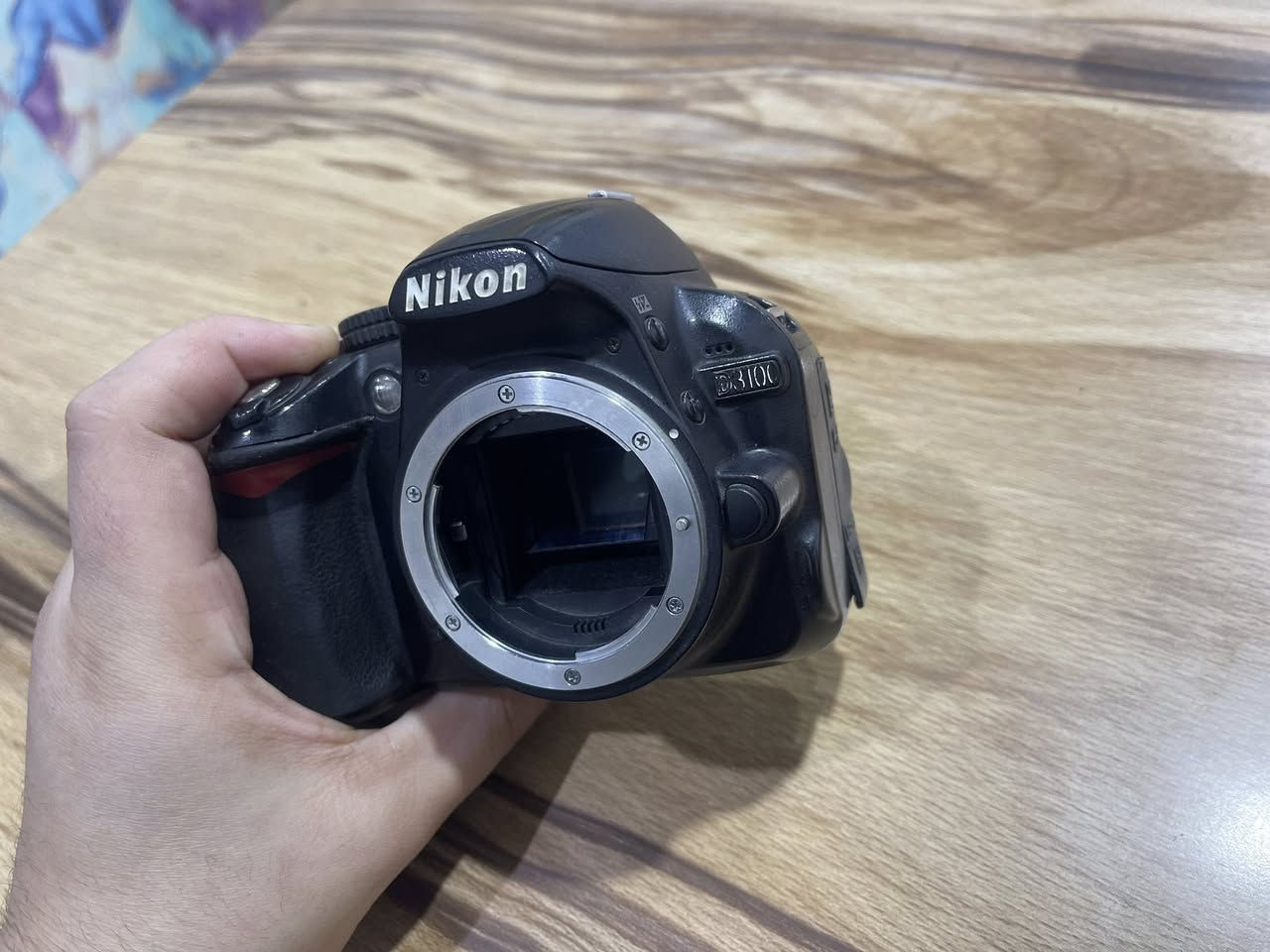 السلام عليكم كامرة نيكون ٣١٠٠ مع زوم ٧٠/٣٠٠  للاستفسار *********** او ادخل خاص
