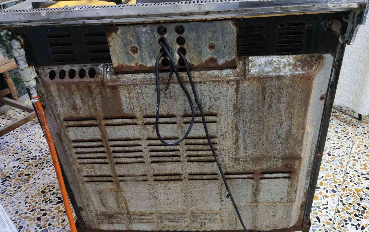 للبيع. ،،، طباخ اربع عيون الفرن شغال السعر 90 الف  للستفسار الاتصال      ***********
