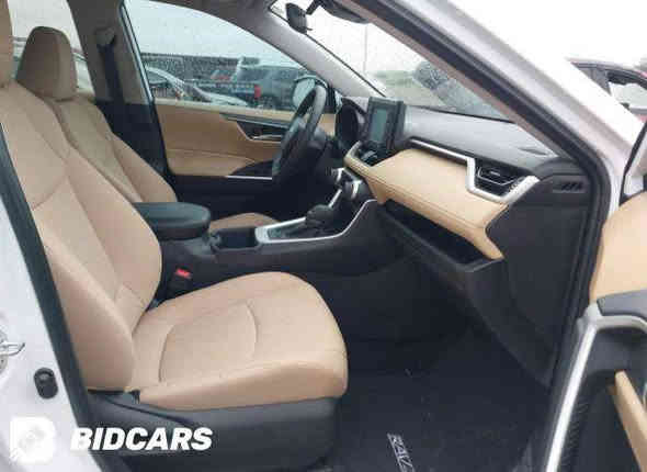 السلام عليكم   راف فور موديل ٢٠٢٢ حادثها كما موضح بالصور صيغ جاملغ فقط ويعافيه الباقي كفاله عامه بدون ايرباك ماشيه ٣٥ الف كيلو رقم بغداد تحويل بالاسم السياره بصمه فتحه كشن كهرباء جنطه كهرباء السعر المطلوب ٢٦٥ وبيها شي بسيط  جدا ***********
