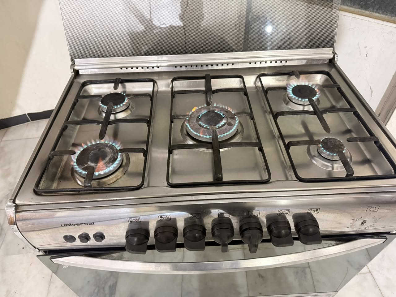 سلام عليكم طباخ  للبيع حله حي الصحه  للسفسار ***********
