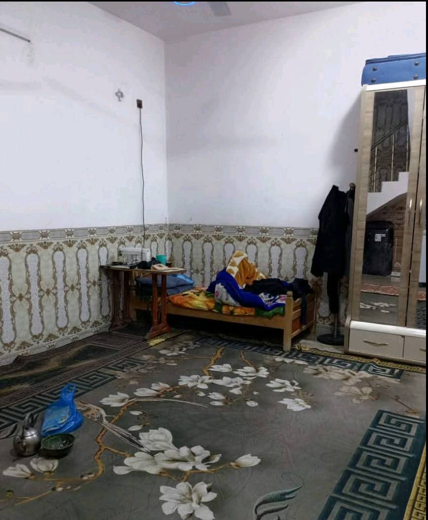 السلام عليكم بيت زراعي للبيع
بناء حديث المساحه 140 في ناحيه زديناويه شارع ابو مهدي المهندس يحتوي البيت على غرفه واستقبال وصاله ومطبخ وصيحات داخليه و خارجيه  بناء طابوگ ويوجد اطاله صطحيه علا البستان
