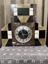 ساعة اوتماتيك من حجر اينوكس الابعاد 35 س الارتفاع والعرض 35 س للبيع 07...