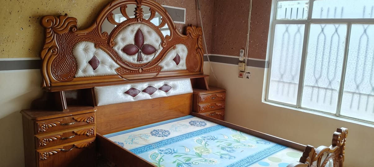 للبيع غرفة نوم ملحق 6 ابواب . السعر مليون قفل مستعمله قليل جداً مكاني ناحية زمار.
*********** شغال واتساب وشغال اتصال .
