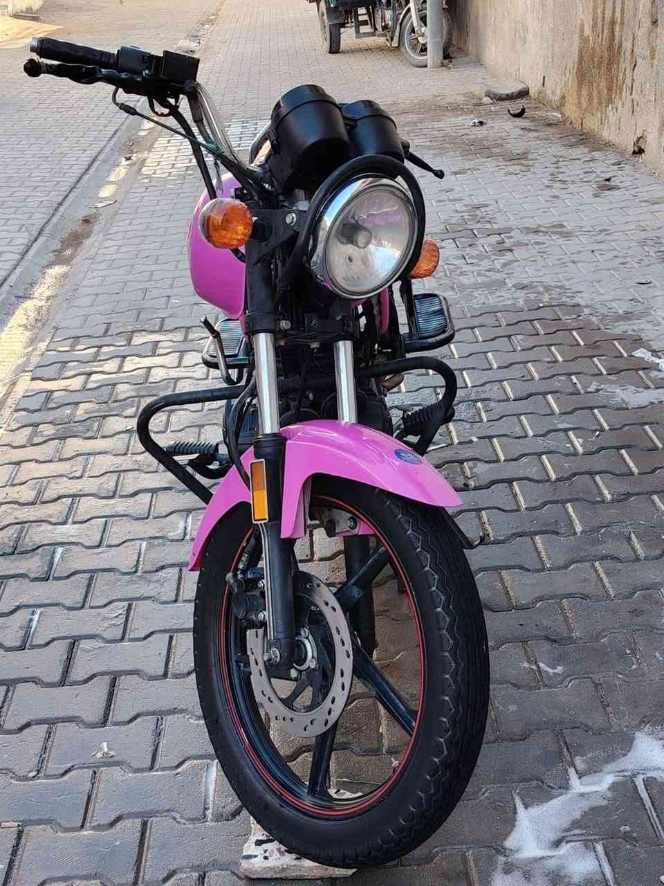 دايون نفخ 
موديل 23
محرك 150
اوراق اصولي
دراجه حلوه ونضيفه ماناقصها شي 
1400 وبيه مجال 
***********
