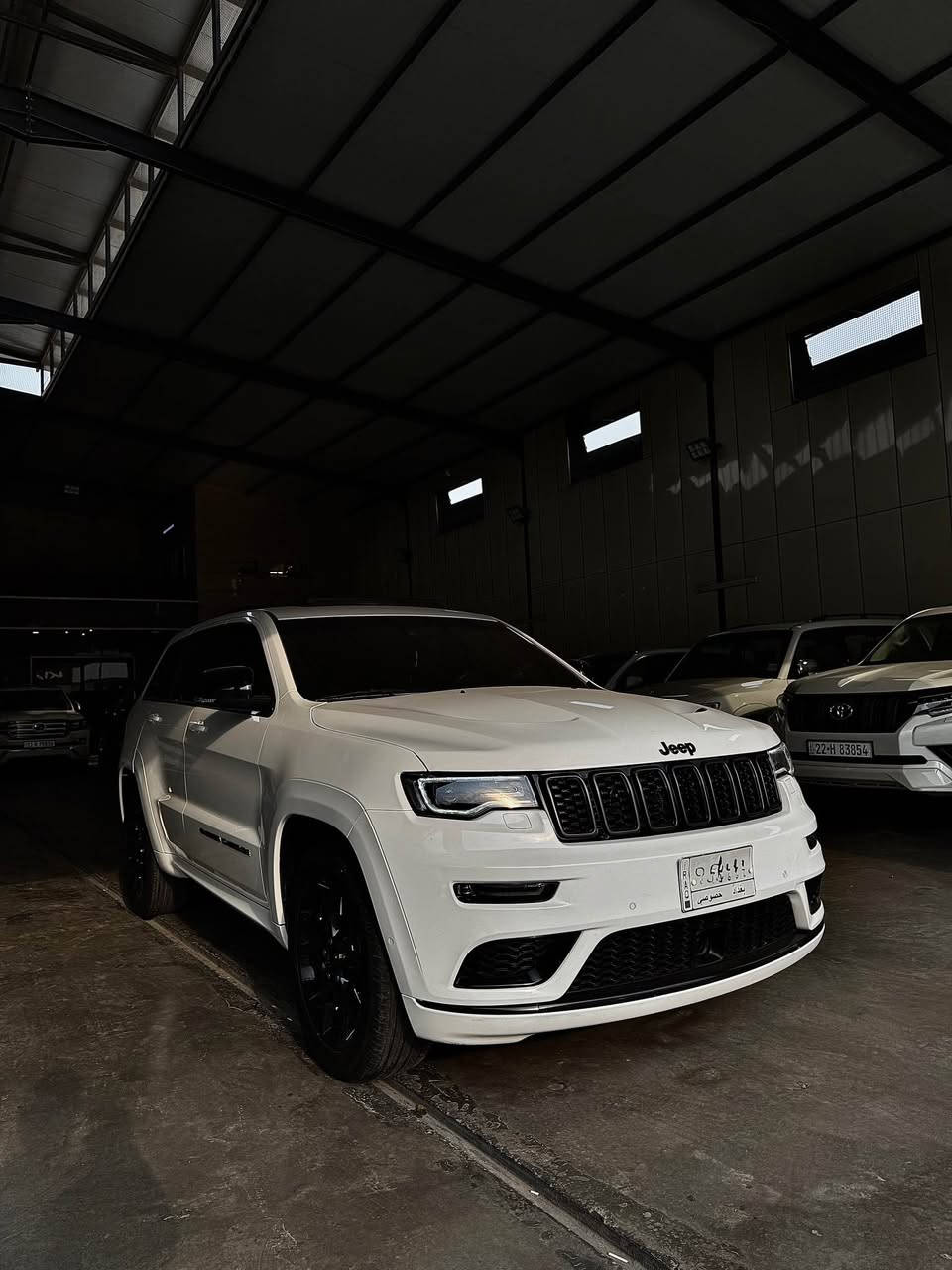 السلام عليكم للبيع جيب كراند شيروكي (S) 🙏🏻
موديل 2022 خليجي🚘
 وكالة خليجيه❤️‍🔥🏁
السيارة مكفولة كفاله عامه بوضع الشركه بلاد
مواصفات ال s فول 1/1
1-رادار امامي عدسه✅
2-محرك 3.6L (6v)✅
3-داخل احمر وأسود بلادي ✅
4-تحذير خروج عن المسار ✅
5-نقطة عمياء ✅
6-دفع 4x4✅
7-فرش المقاعد جلد الأمامية كهرباء ✅
8-المقاعد الأمامية تدفئة وتبريد ✅
9-ذاكرة حفظ وضعيات الجلوس ✅
10-تدفئة ستيرن ✅
11-سقف بنورما ✅
12-شاشة حجم 4.8 ✅
13-نظام خاص لطرق الوعرة ✅
14-مصابيح الأمامية زنون ✅
15-مصابيح LED✅
16-كشافات ضباب زنون ✅
17-تشغيل عن بعد ✅
18-صندوق كهربائي  ✅
19-حساسات امامية ✅
20-حساسات خلفية ✅
21-كامرة خلفية ✅
22-ويل قياس 20 اسود لماع ✅
23-المرائة بـ خاصية التعتيم الذاتي ✅
24-مرائة امامية كهرباء ✅
25-بلوتوث تلفون ✅
26-تحديد سرعة ✅
27-تحديد مسار ✅
28-نظام تشغيل وإطفاء أتوماتيكي ✅
29-نظام بريك اتوماتيكي ✅
باقي مواصفات S معروفه سياره جديده بمعنى الكلمه من الزيرو لحد ليوم على ايد وحده رقم بغداد باسمي تحويل مباشر
————————————————————————————
موقعنه:بغداد الكرخ معارض البياع 
السعر:382💸💸وبي مجال👋🏻🤍
لاتصال والاستفسار: ***********   
                                                ☎️☎️         ☎️☎️ بغداد, العراق
