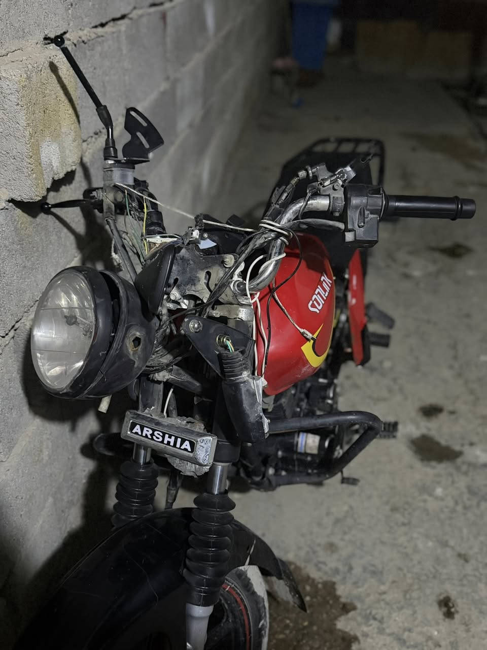 سلام عليكم شباب دراجه للبيع دراجه مسوي بيها حادث أبيع كوم حديد الشراي يتصل السعر قيم با اليرضه الله الرقم ***********
