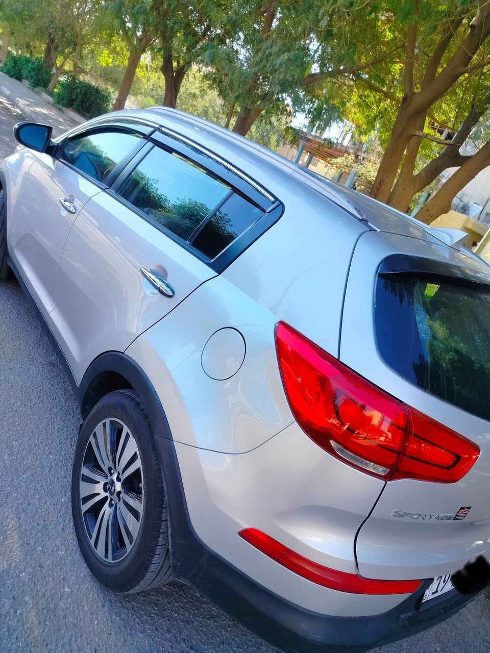 سبورتج 2015 امريكي للبيع 
مواصفات
كير + محرك مكفولات
منظومة تبريد جيدة
شاشة + كامرة بلادي
تحكم ستيرن جهتين 
ويل كروم
اشاير بالمري
وضعيات قيادة
تخم تاير جديد 
حدادية جديد
رقم كربلاء دولي
مكان السيارة كربلاء 
السيارة كاعدة واحلى من الصور 
السعر 127$ وبيها مجال بسيط
السيارة بيها قطع صبغ بدون حادث للاستفسار الاتصال على الرقم ***********

