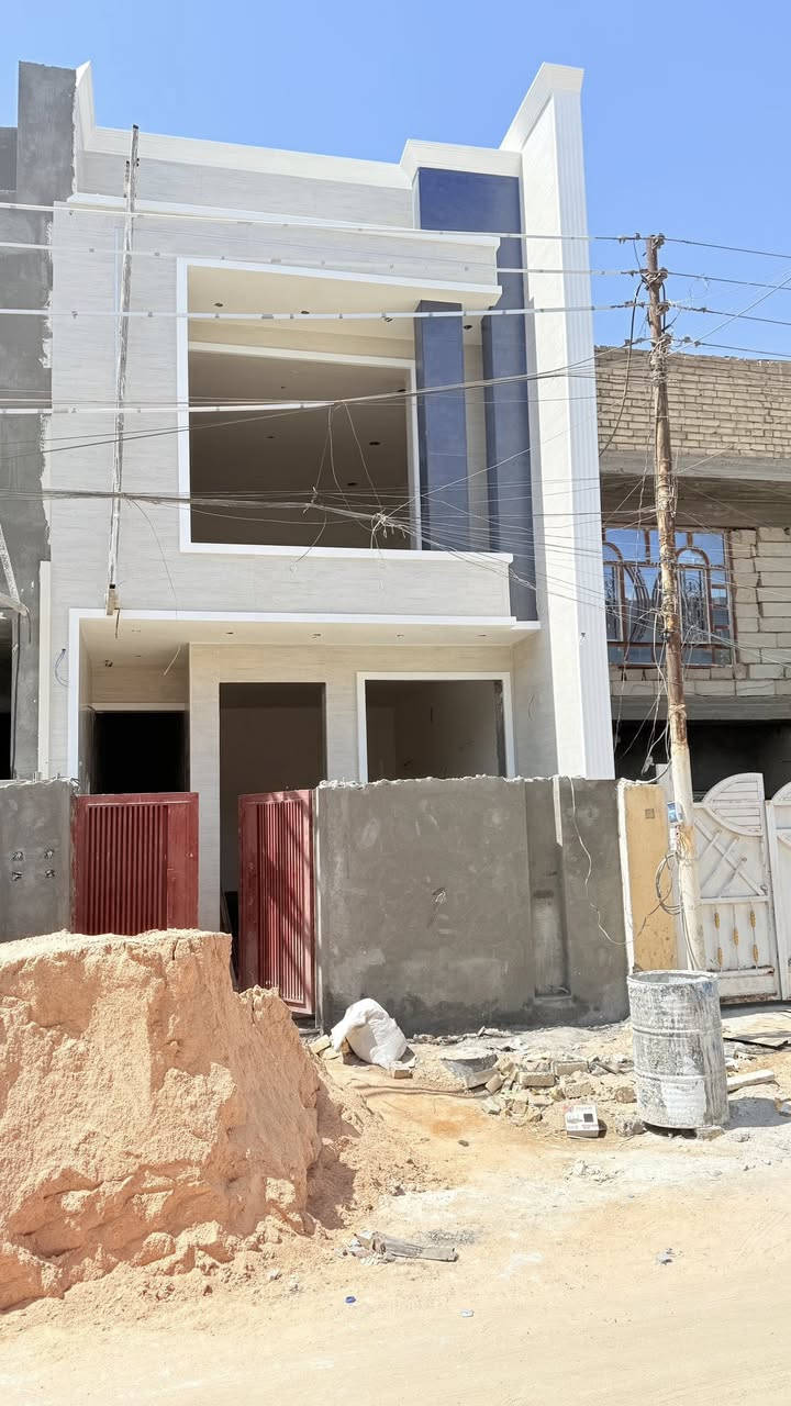 السلام عليكم  
اتون للبيع في حي الجهاد منطقه الرفاق الأولي 
مساحه كل بيت ١٠٠ متر واجهه ٥ ونزال ٢٠ 
يحتوي على ٤ غرف نوم وصاله ومطبخ وحمامات عدد ٢ البيت خلف الشارع العام البيت منفصل وليش مشترك  
للاستفسار اتصل الرقم التالي *********** 
ابو محمد للعقار 
يوجد خدمه واتساب للرد السرع
