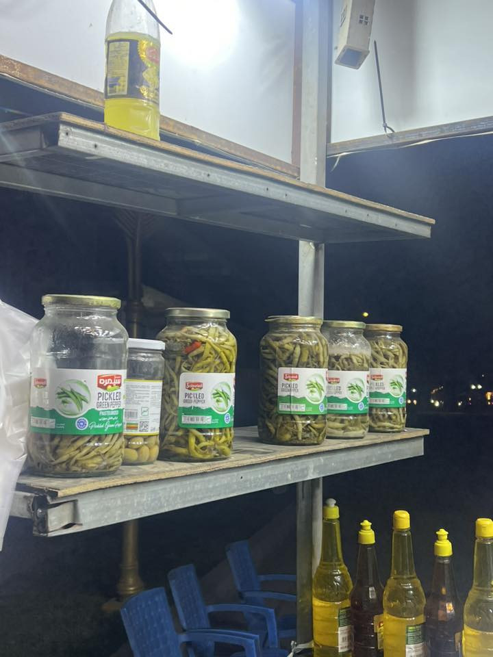 السلام عليكم عربانة لبلبي للبيع ترهم لكلشي بيها رفوف وديكورها كلش حلو مرتبة حديد درجة أولى أربع فتحات بيها لبلبي باقلاء ذرة شلغم سعرها 350 رقم الهاتف ***********
