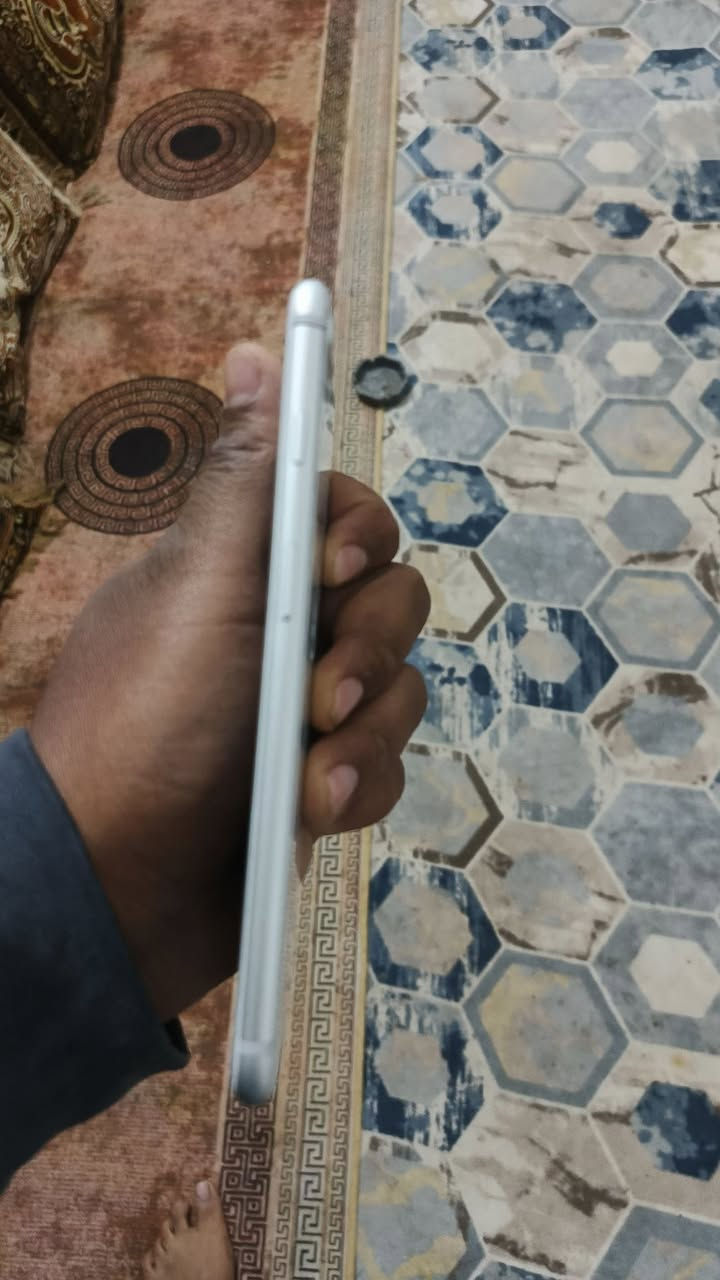 إيفون 8بلاس مبدل بطاريه ١٠٠ جهاز هاي الضربات البي جهاز شغال كلشي مابيه نضيف سعره خاص أو رقم ***********
