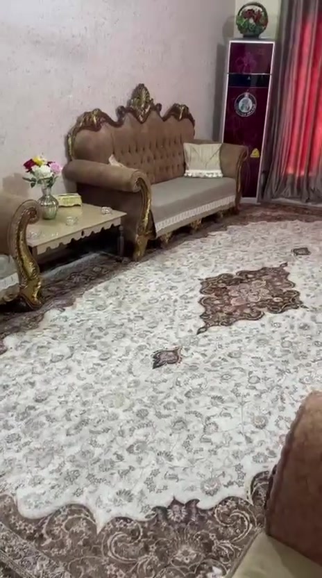 السلام عليكم تم تنزيل السعر بيت للبيع مساحه200mمربع واجهه(10) صاله ومطبخ وهول واستقبال وغرفه وحمامات 3 البيت سعره 190للاستفسار اتصال ***********
