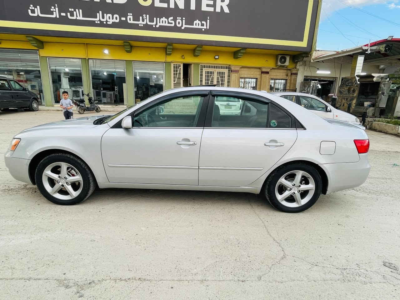 السلام عليكم 
سوناتا ( بيع فقط)
وارد امريكي 
موديل 2008
رقم نينوى الدولي
مسجل على كابون بأنزين 
مواصفات فول 
تبريد ثلج 
محرك و كير شرط 
محرك 6 س
منظومه غاز حكوميه وبيها كرت 
سياره بدون ضرر وبدون صبغ سياره كود واحد
شرط التحويل  
السعر 127$ وبيها مجال 
🛑ملاحظه مهمه
 يرجى الاتصال من  الساعه 9 صباحأ إلى الساعه 9 مساء
#العنوان موصل الجديده شارع بغداد مجاور سنتر بغداد
#مكتب ال رزان للسيارت
***********
***********
