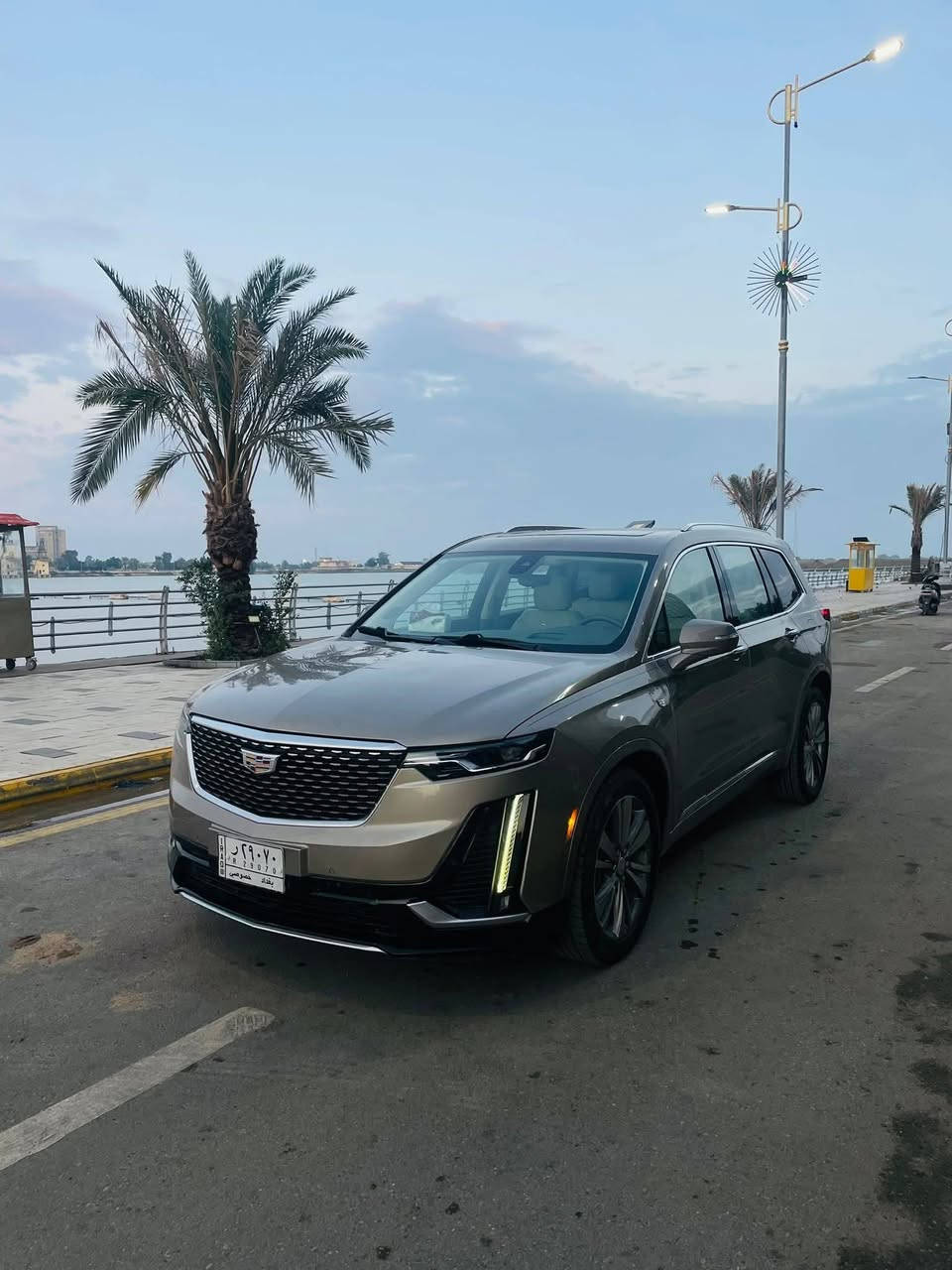 كاديلاك xt6 2022
رقم بغداد تحويل مباشر 
مكينه V6 3600 تشتغل نضامين  V6 /V4
كير طيارة 9 نمر 
شفتات ستيرن 
سايد بريك كهربائي 
مري شفط تحكم كهربائي بالكامل مع خاصيه الرجوع الى الخلف عند الرجوع الى R
ويل 20 تخم تاير جديد + باتري جديد 
لايت زنون بلادي 
الاناره محيطية Led بلادي لون ابيض 
انارة الداخل بالكامل Led
رادار امامي خلفي وجانبي 
سياقه ذاتيه + تنبيه خروج عن المسار + مثبت سرعه اوتو 
مري وسطيه كامره مع التعتيم التلقائي 
نضام نقط عمياء 
نضام اوتو ستوب 
نضام حساسات P
نضام التوقف التلقائي خلفي وامامي 
نضام ركن السيارة دون التدخل 
3 وضعيات قياده 
ماشيه 28000mi 
7 راكب كهربائي بالكامل حتى ال٧ راكب 
داخل ابيض ورصاصي + مطعم بكاربون فايبر 
٣ قطع تبريد بيانو 
داتو شو الكبيرة 
حساسات اماميه 6 + حساسات خلفيه 6
شاشات وسطية كبيرة أندرويد اتو + كار بلي بلادي
كامرات 360 مع خاصيه التسجيل  
GPS         +   تسجيل الكامرات مال الحوادث كلها بلادي 
شاشه اعطال كبيره + عدادات دجتل 
تبريد وتدفئه المقاعد الاماميه + تدفئه المقاعد الخلفيه
5 بصمات + بصمه تشغيل + تشغيل عن بعد 
جنطه شفط  
كشنات ميموري +ستيرن كهربائي + تدفئه ستيرن 
سماعات نوع Boss نضام صوتي فاخر مع اوامر صوتيه متكامله شغاله 
وبيها هواي مواصفات ماذكرتهن 
حادثها فقط طخه بالبنيد اثر طعجه خفيفه وانصبغ البنيد 
والجاملغ جهه السايق تعديل ع كد شبر بارد اثر الشحن موضحهن بالصور وكاتب كل التفاصيل ومأشرهن 
وبيها رصعه خفيفه بالجاملغ جهه الراكب فقط هذني وين متريد افحص مكفوله من شواصي ولغود والسياره احلى من الصور  للاستفسار اكثر الاتصال ع الرقم ***********
السعر ع الاتصال او الخاص ( سعرها بسعر السورنتو )
