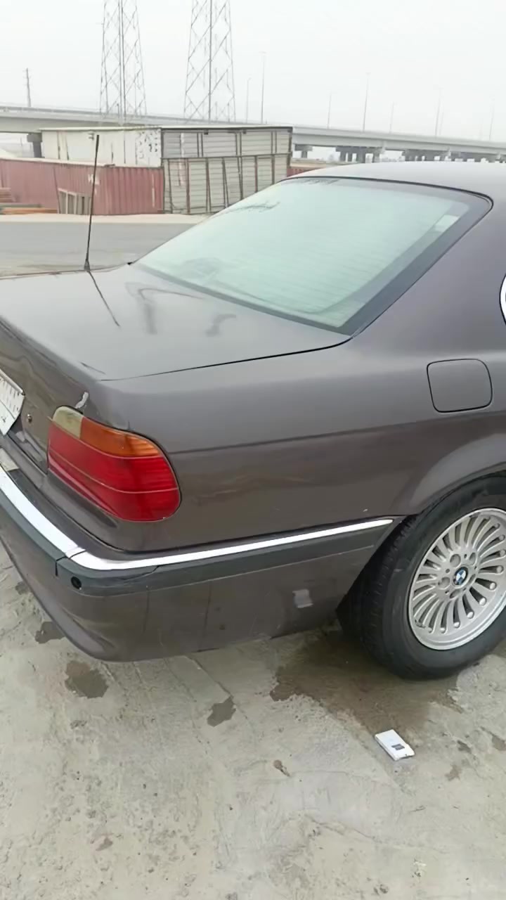 سلام عليكم
BMW خفاش/ 740i / 1995 

مصبوغه عام اثر جراد بدون خياس ولا حادث 

صدر امامي 80/100

صدر خلفي 80/100

الغرفه الداخليه 80/100

كفاله كير + محرك 

كهربائيات كلهه على البلاد من الدعاميه للدعاميه 

لايتات عالي ناصي زنون درجه اولى 

الشراي يستلم سياره بيهه ارقام انكليزي 

السعر ( 65 ) وبيهه مجال حق الجيه 

 رقم الهاتف *********** فقط واتساب 

المكان السياره البصره
