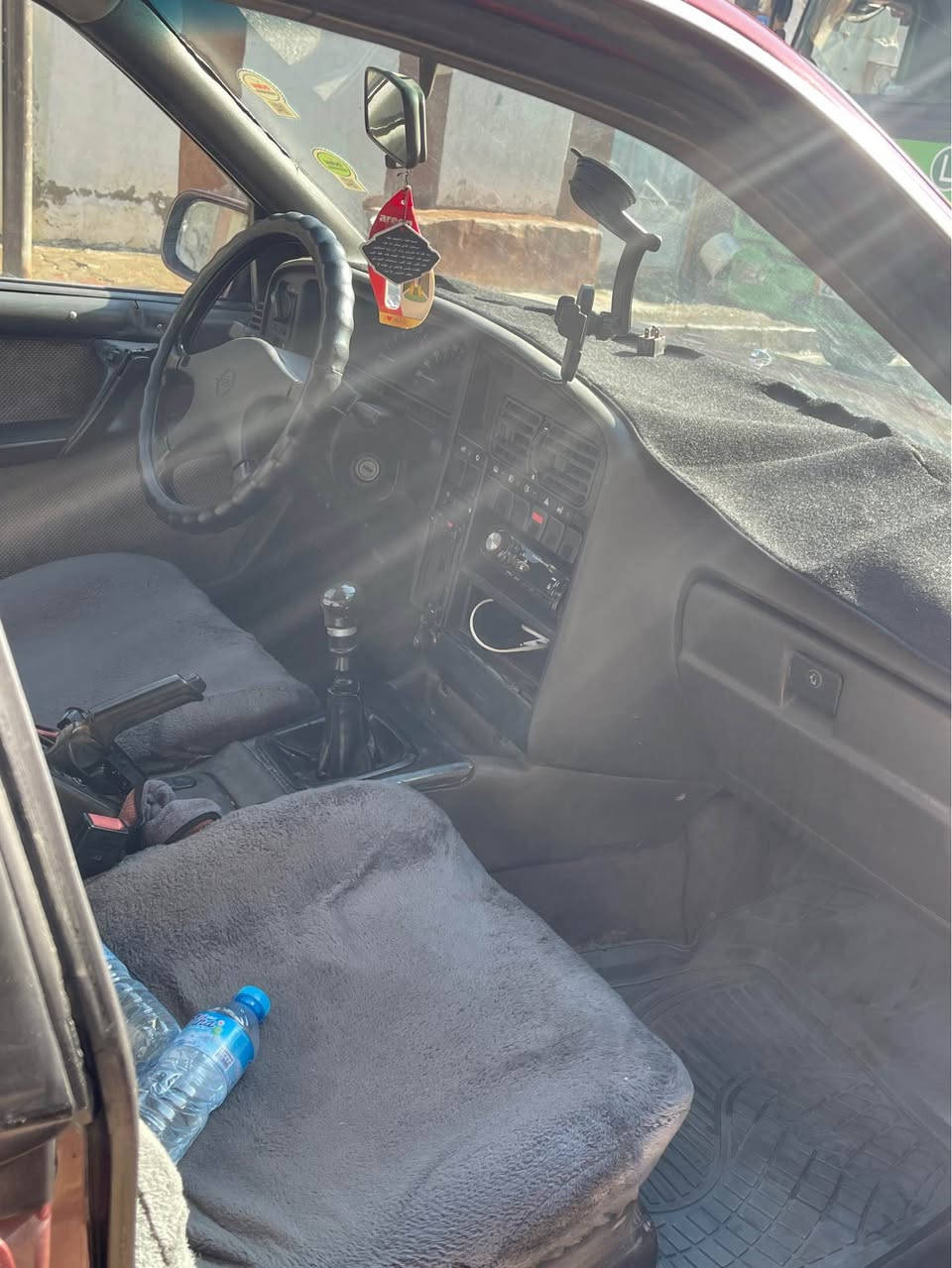 اوميكا موديل ١٩٩٠ 
بدون ضربه وحادث 
كير مكينه شرط لاصرف لابخار مكينه ٢٠ المرغوب 
بطاقه بانزين بيها مصبوغه جماليه فقط
تحتاج فقط ترتيب من داخل
للبيع سعر ٣٣ وبي مجال 
*********** كركوك, العراق
