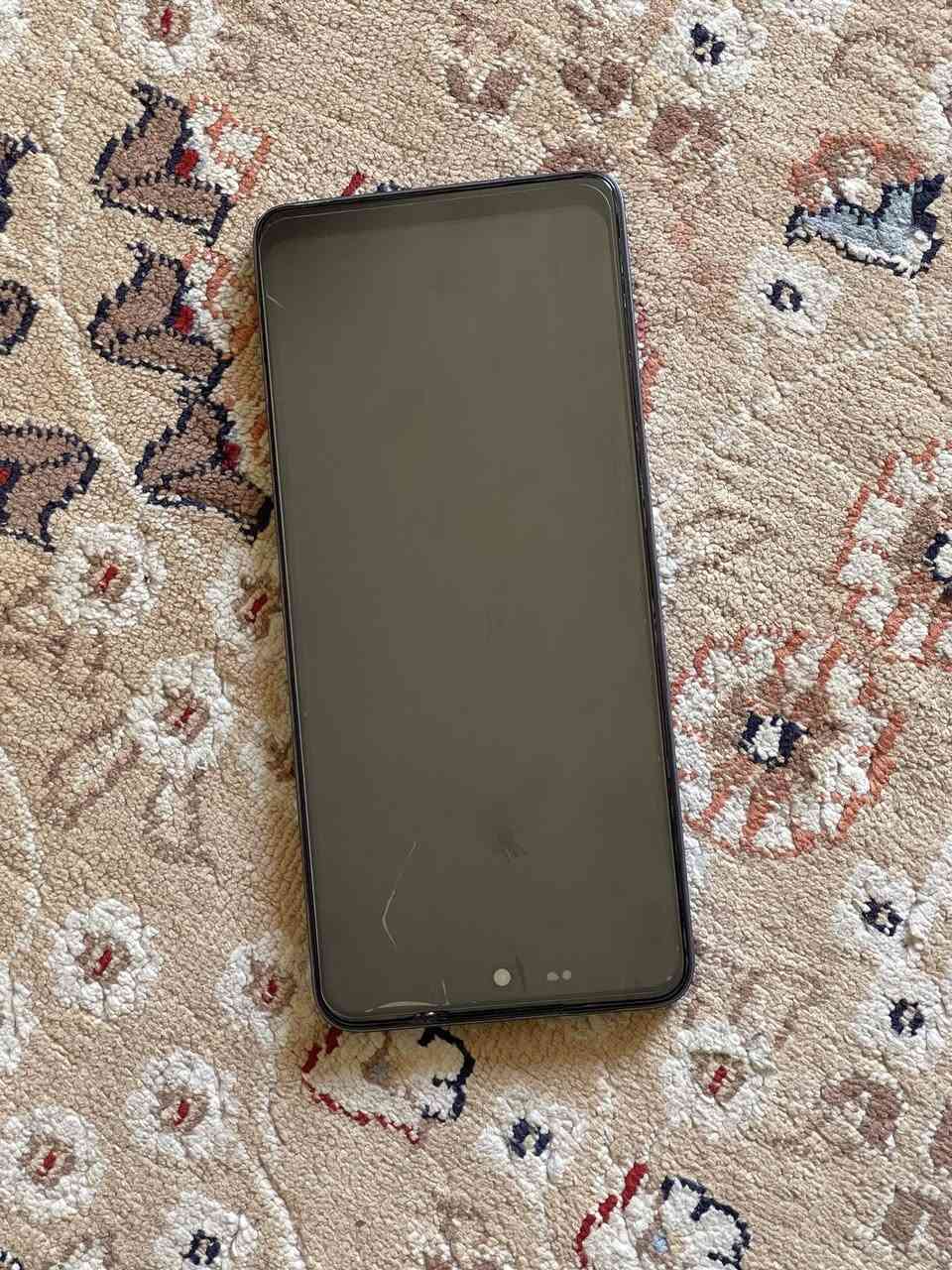 السلام عليكم
TECNO SPARK 10 PRO+ 
الذاكرة 256 
العشوائية 8+8 
الجهاز نضيف جدا 
انترنت .سيمكارت .صوت .بصمتين كلشي شغال

ملاحظه /خط بسيط جدا بالشاشة 
العنوان بغداد حي العامل او البياع
السعر 70 وبي مجال بسيط
***********
