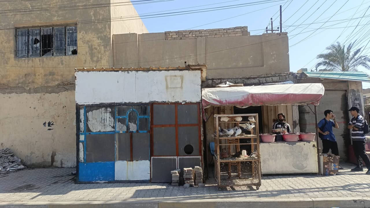 السلام عليكم محل للايجار 
بداية 
 شارالمصرف قريب على سوق الرياض للاتصال ***********يوجد واتساب
