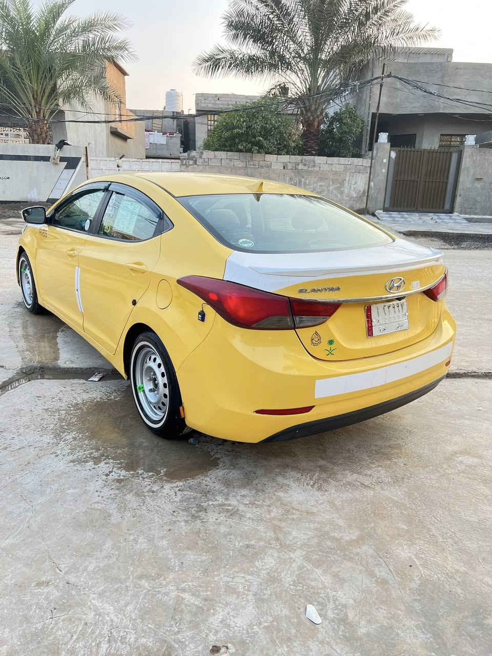 سلام عليكم عندي النترا ٢٠١٤ وارد امريكي رقم ديالي شرط تحويل غرمات وهيه مصفره  حادث امريكا باب وجملغ ليمنه محرك كير صدر تخم تاير مكفولات داخلهه مدوشم كله سياره احله من صور مال جناي اخوتي بدون كسران مكان السيارة ديالي رقم ***********السعر ٩٧ وبيهه مجال
