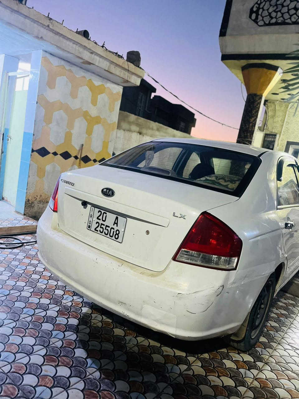 كيا سيراتو موديل 2009
لون أبيض خليجي رقم دولي ديالى 
بيها قطعتين.. كير ومحرك خير من الله.. 
عارضها  ب 82
الاتصال على الرقم. 
***********
