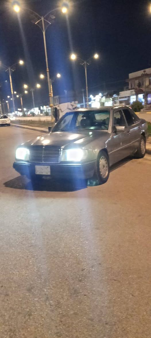 مارسيدس دب موديل 1988 سنويه لل ٣٠ رقم بغداد بأسمي السياره مثل ماموضح بلصور نقصهه بس دواخل حداديه خير من الله تبريد مرايه تحكم كهربائي محور ياباني ثنين ونص كير ومحرك كفاله قواعد دبلات اني من اشتريت كلولي كفاله ووديته لابو مصلحه كال ماملعوب بيه بس قبل فتره شافه جناي كال عندك القاعده اليمنه معمره ف اني ابيع القاعده اليمنه مبدله السياره جاهزه من كولشي ومكانه كربلاء سعره ب ٤١ 
***********/***********
