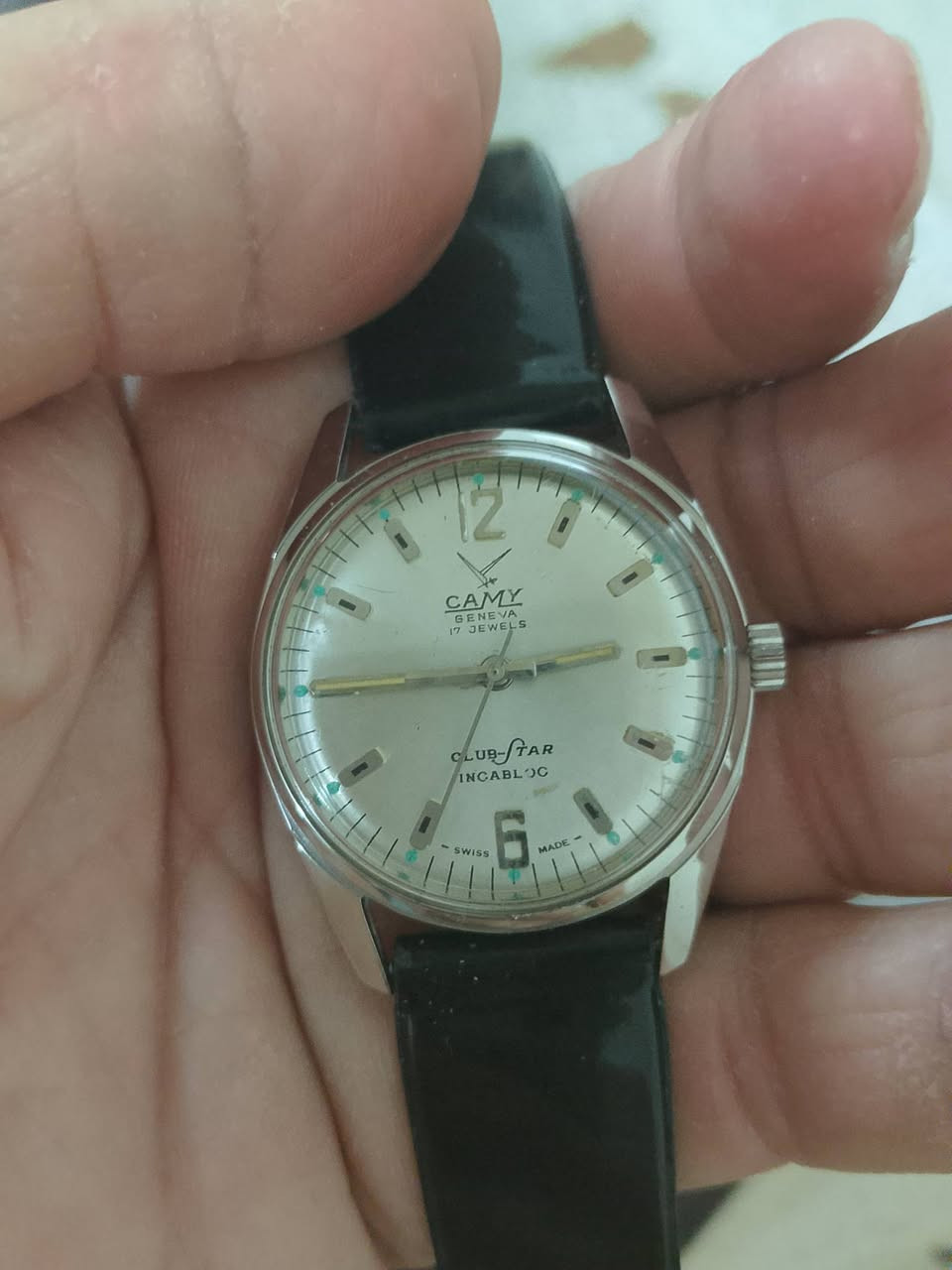 السلام عليكم اخواني للبيع ه ساعات 4منهم سويسري والاخيرة ياباني سعر لكلي الساعات 400الف الساعة ام سير جوزي اتوماتيك


**إذا كنت صاحب هذا الإعلان وتريد حذفه لأي سبب، رجاءا أرسل رسالة إلى الدعم الفني**