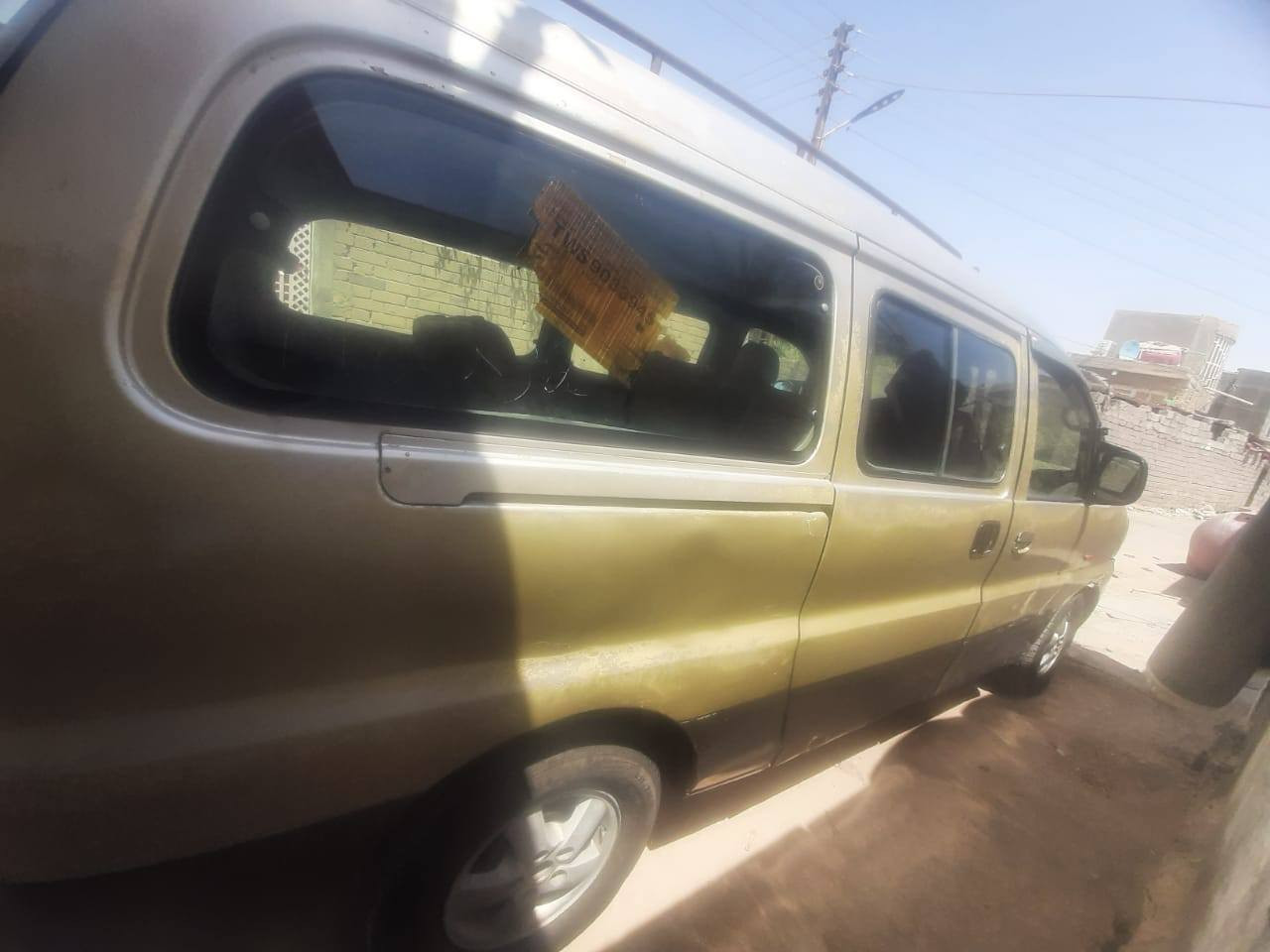 سلام عليكم موديل 2000.مصفره من كل شي هيه وغرامات تخم تايرات جديد مكينه وكير جديدات سعر 40 مكاني ناصريه قضاة جبايش ***********
