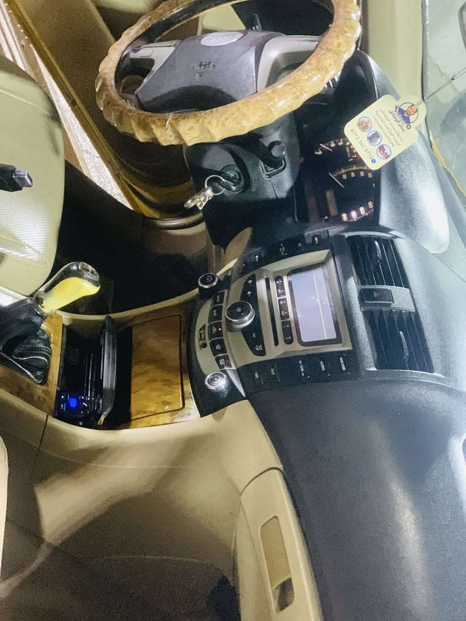 بي واي دي F6 موديل2011 السياره جاهزه تبريد شغال  مابيهه نقص بس بيهه لاستيك ولف بيهه دخانه قليله بس اول مشغل ثواني اويكطع السياره نضيفه اوحلوه عارضهه  بـ45 اوبيهه مجال رقمي ‭0780 501 0311‬
