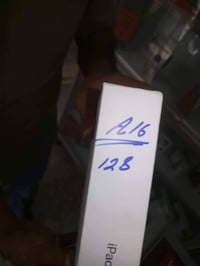 ايباد للبيع a16 بطاريه 99. ذاكرى128 السعر خاص 07823089600