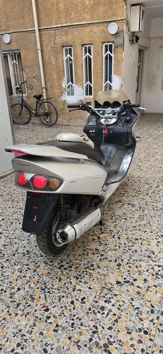 فورزه 0️⃣ 6️⃣ سويج 
فحل دراجه كامله مابيهه نقص 
ستان كهربائي حساس ازدحام
اي بي اس كهربائيات شغاله 
مكاني بغداد *********** 
السعر ٧٥٠ الف
