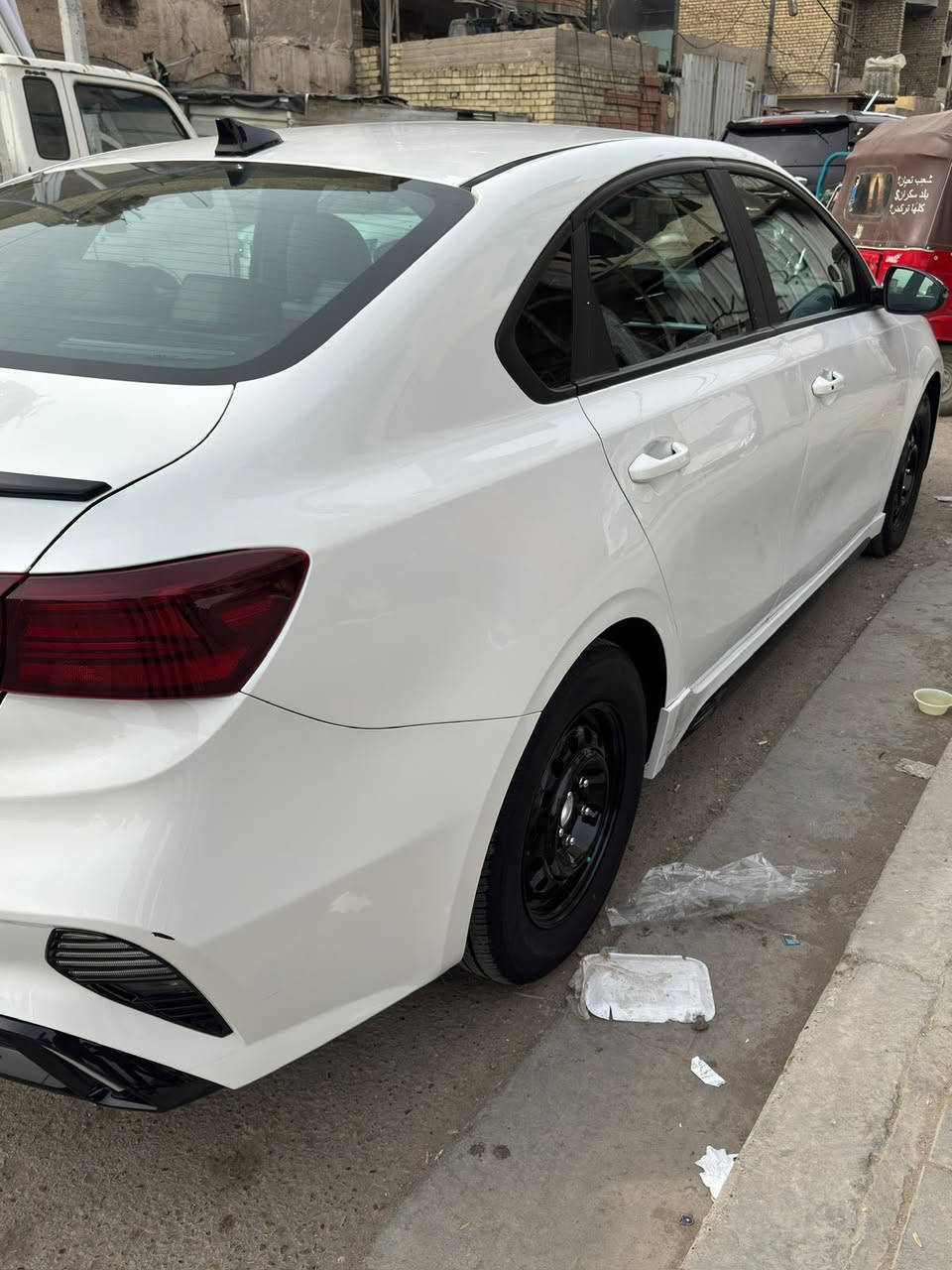 سلام عليكم فورتي جيتي لاين موديل ٢٠٢٣ ماشيه ٨٣ الف كيلو حادثه موضح بصور سعره ١٦٠.  لسياره بيه منضومت غاز ***********
