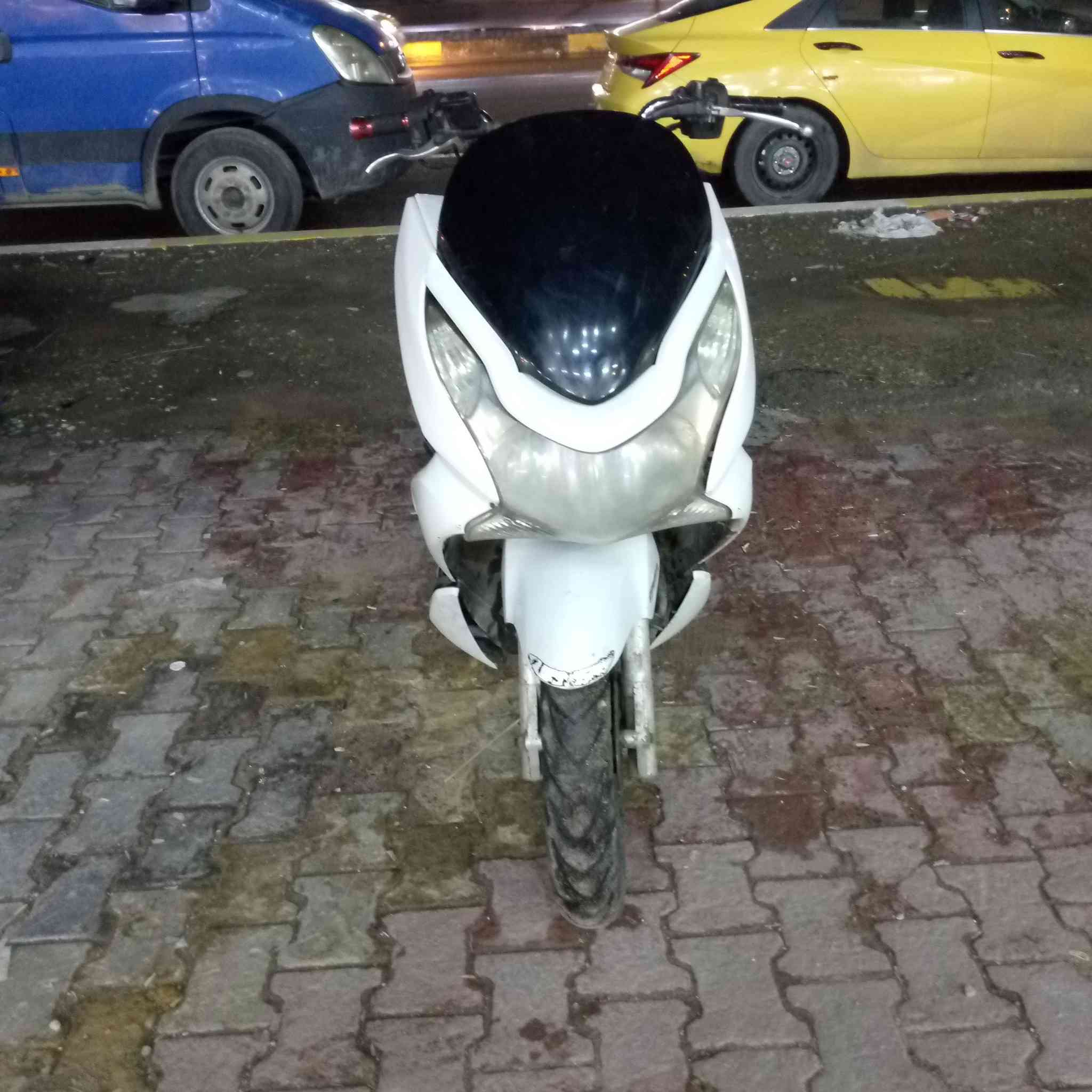 دراجه بي سي اكس الجيل الاول بس تطبيك الكفرات دراجه خير من الله ماكينه ناعمه سعر 850 العنوان مدينه الصدر ***********
