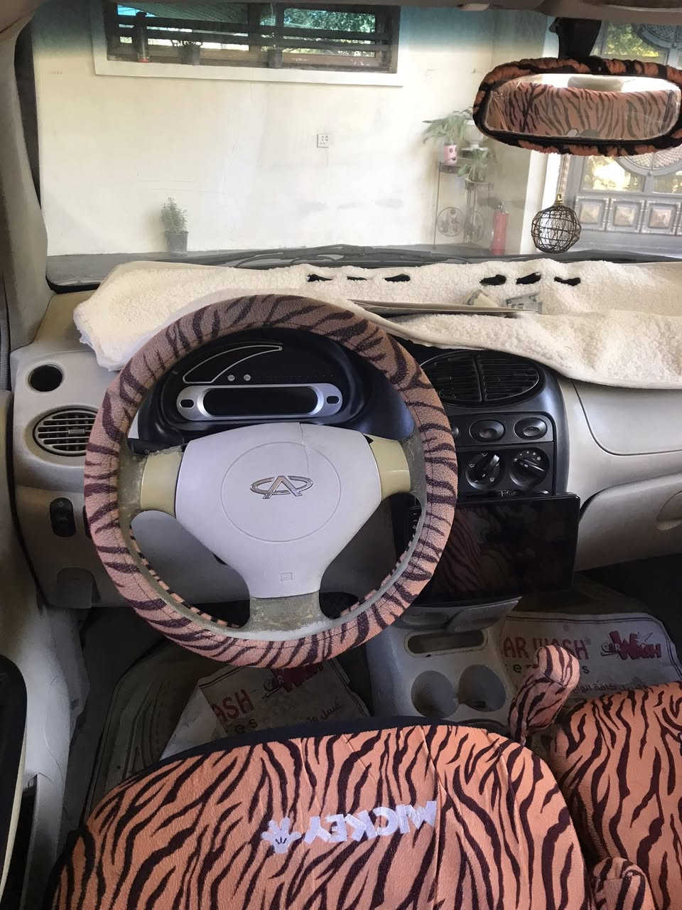 عيني السلام عليكم سياره للبيع كيو كيو موديل 2011 السياره اوتو ماتيك وسياره مرتبه وما بيها شي حط D وتوكل او امانة الله سياره مال بنيه وسعر 35 مكاني بغداد الدوره جمعية خير الله او لحد يكسر بحلال العالم او للمراوس حسب القناعه رقمي 7757918375
