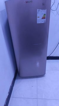 ثلاجة • للبيع