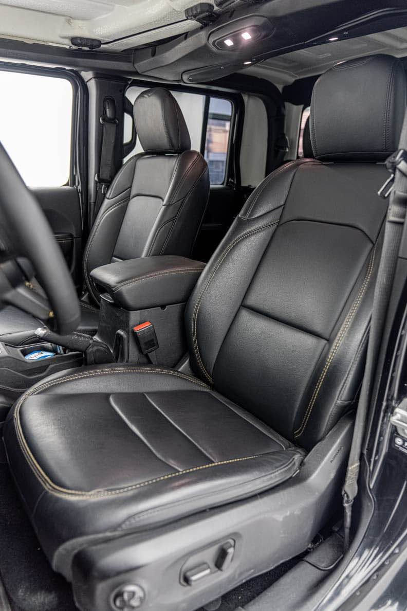Jeep Gladiator 2024 Texas Treail
جيب گلادياتور ٢٠٢٤
 مواصفات Texas Treail (مقاعد جلد كهربائية تدفئة)

مكينة ٦سلندر حجم ٣.٦لتر تنفس طبيعي
ماشية ٢٧،٠٠٠ ميل و بحالة ممتازة 

بيها فقط البوند صبغ بدون دواخل و ايرباكات نهائياً
رقم كاتي السيارة تترقم شمالي و اكيد شرط الترقيم

سعر السيارة 28,800$ دفترين و ثمانية و ثمانين ورقة و بيها مجال للطيبين

سيارة موجودة ب دهوك ل اي استفسار اتصلو علي الرقم
(***********) دهوك, العراق
