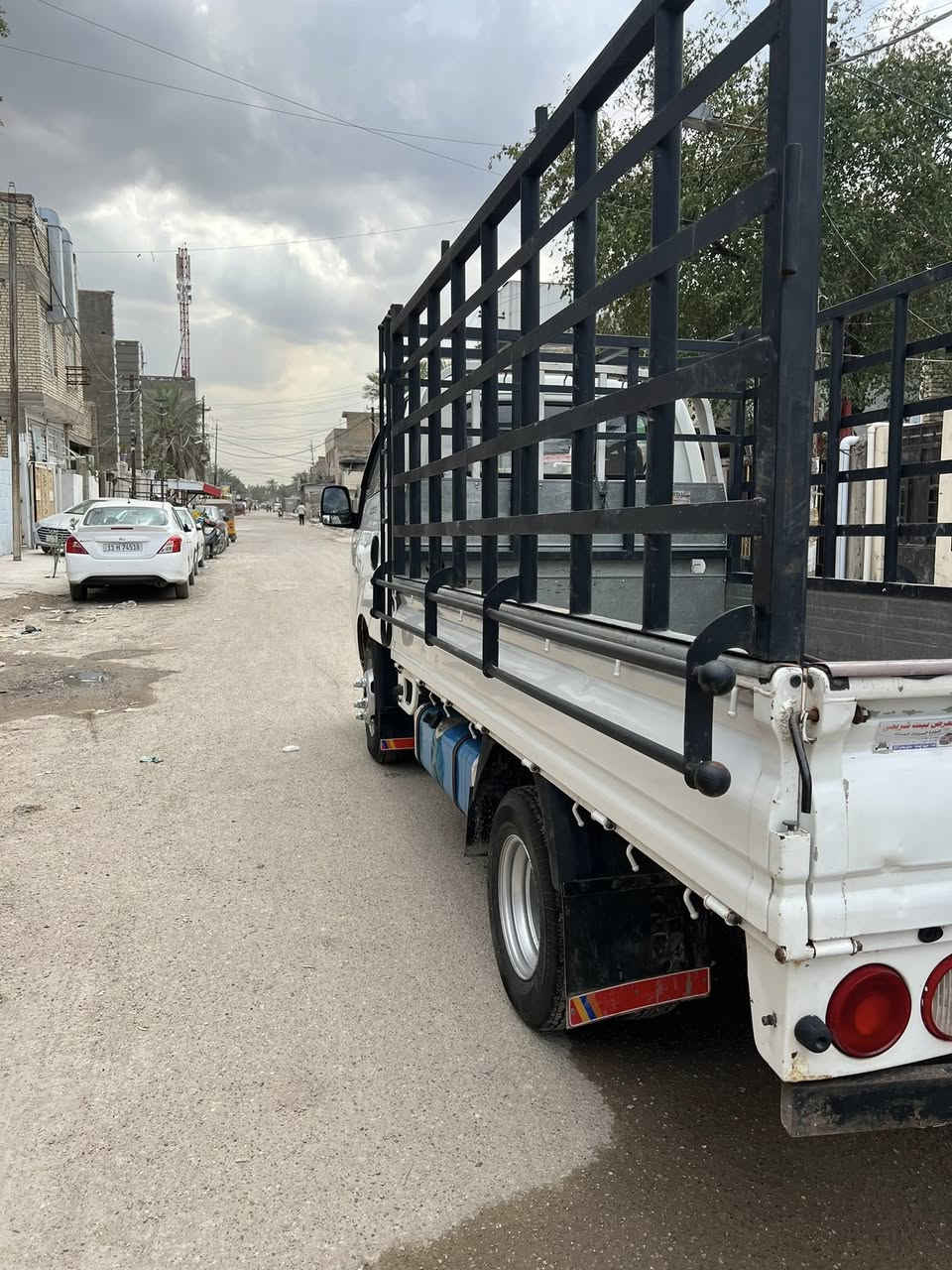 سلام عليكم 
كيه فحل موديل ٢٠١٧ السياره حلوه وجديده 
تخم تايرات جديده السياره بسمي تحويل مباشر مكينه ٤٠٠
السياره جاهزه  كامله بدون نواقص سياره جديده 
مكانها بغداد  السعر  ١٣٥وبيها مجال 
الهاتف (***********)
