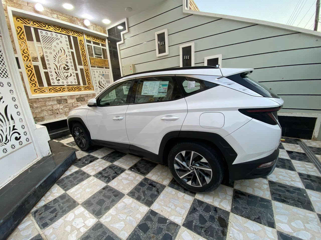 السلام عليكم
للبيع فقط توسان 2024 خليجي سياره عله وضع الشركه كفاله عامه 
ماعدا 📢الطخه الموضحه بالجنطه.
ماشيه 16 الف. زيررررررررووووو 
بإسمي السياره شرط التحويل ثاني يوم 
سيارة فول ماعدا ( الجنطه مو شفط و القماره مو بانوراما) فقط

مكاني بغداد النهروان
مامتواجد ع الفيس 
رقم الهاتف ***********
