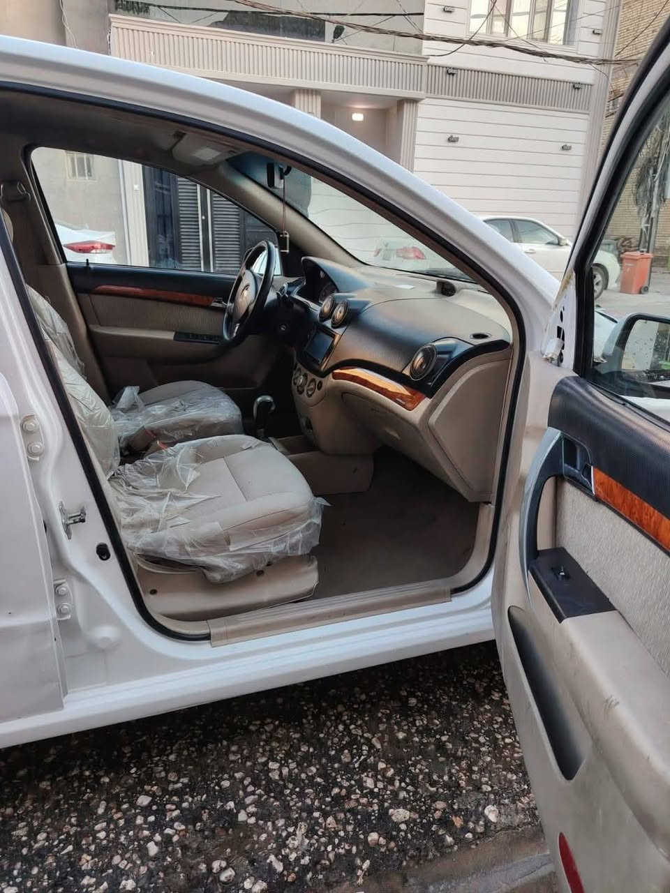 افيو مديل 2010 شركه عامه  محرك مفتوح  سياره كفاله من ضربه وتبديل وصبغ  سياره فقط بيه باردات  ويل وتاير 14.تريد وكاله وتريد تحويل باسم كردي رقم اربيل سعره 68 وبيه مجال بسيط. رقم المبايل. ***********
