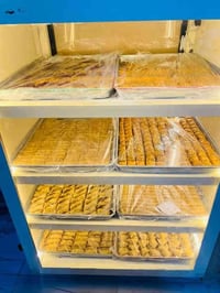 رفوف • عارضة مشروبات • عارضة بقلاوة